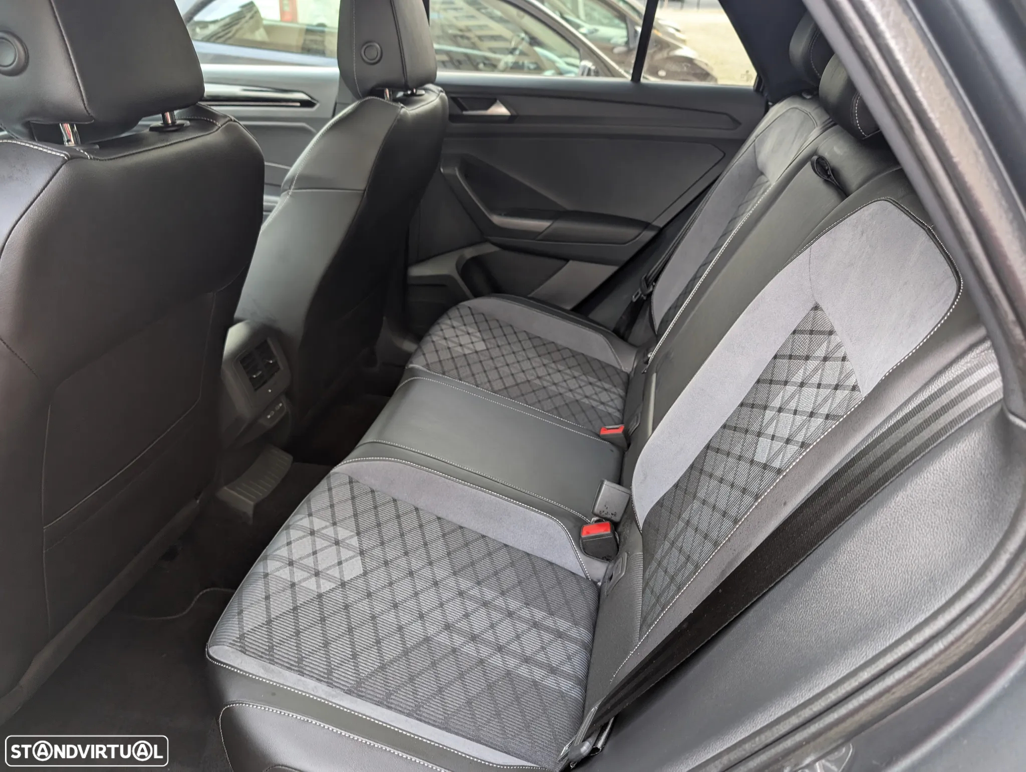 VW T-Roc 1.5 TSI R-Line DSG - 13
