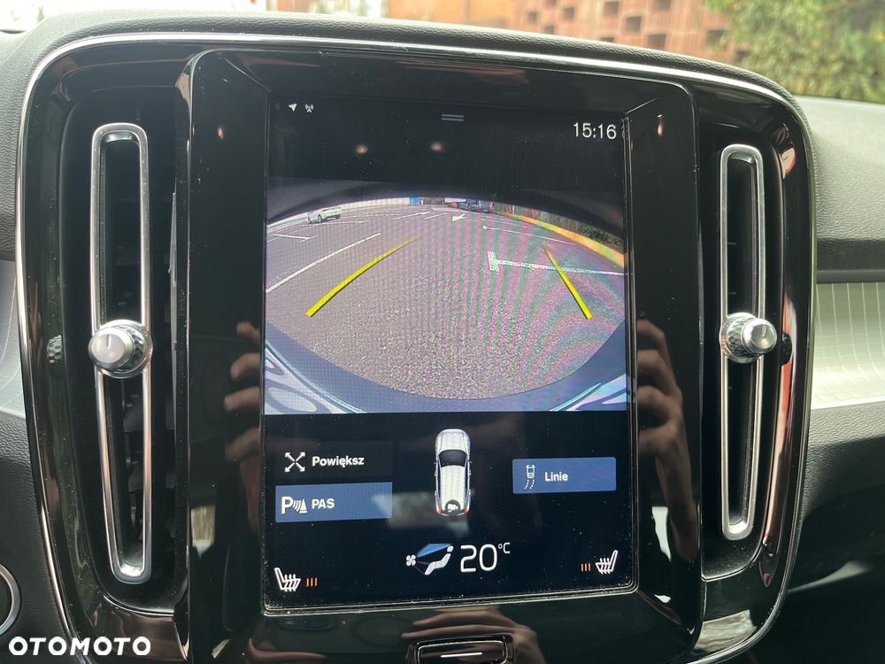 Volvo XC 40 D3 AWD Momentum Pro - 22