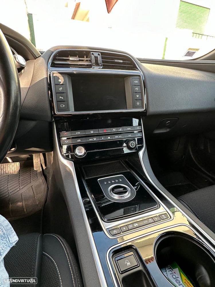 Jaguar XE 2.0 D R-Sport Aut. - 10