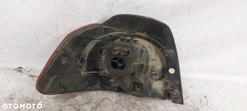 .  TYL TYLNA LAMPA PRAWA VOLKSWAGEN GOLF 6 HB - 5