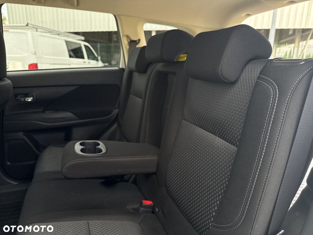 Mitsubishi Outlander 2.0 Intense + 4WD CVT - 32