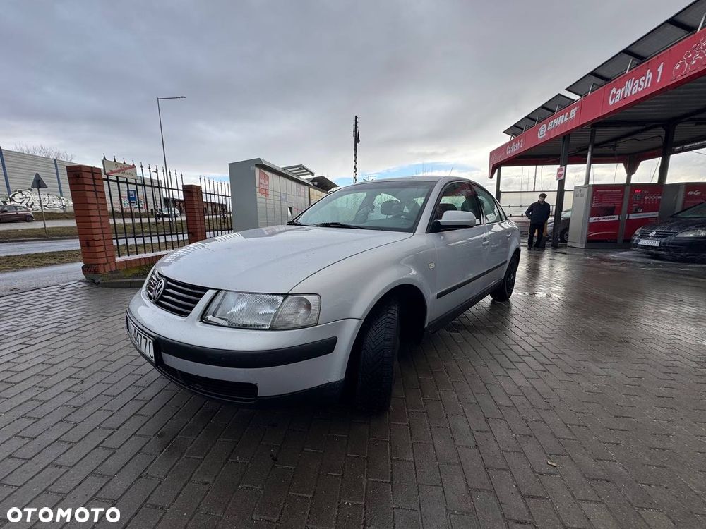Volkswagen Passat 1.8 - 4
