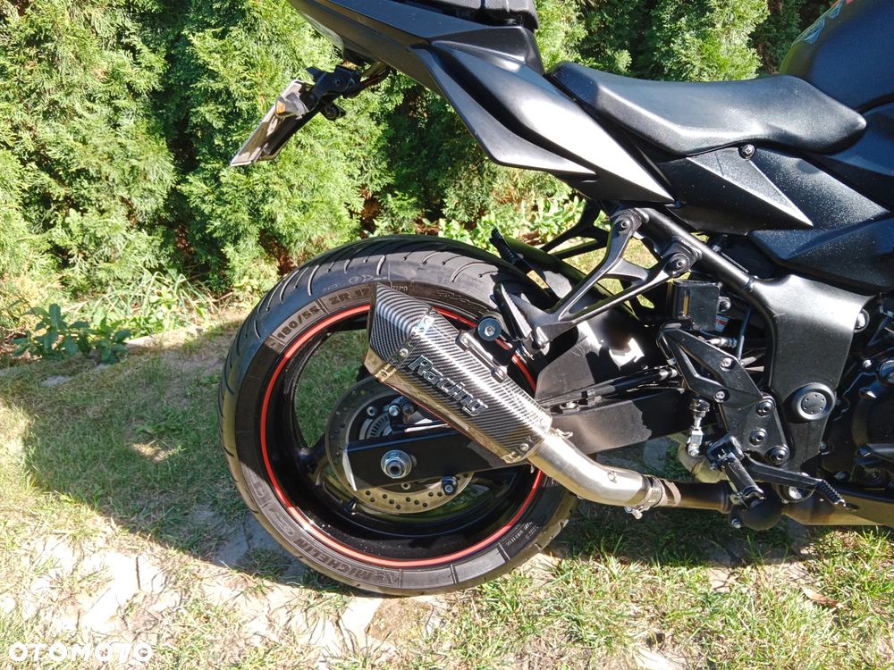 Suzuki GSR - 7