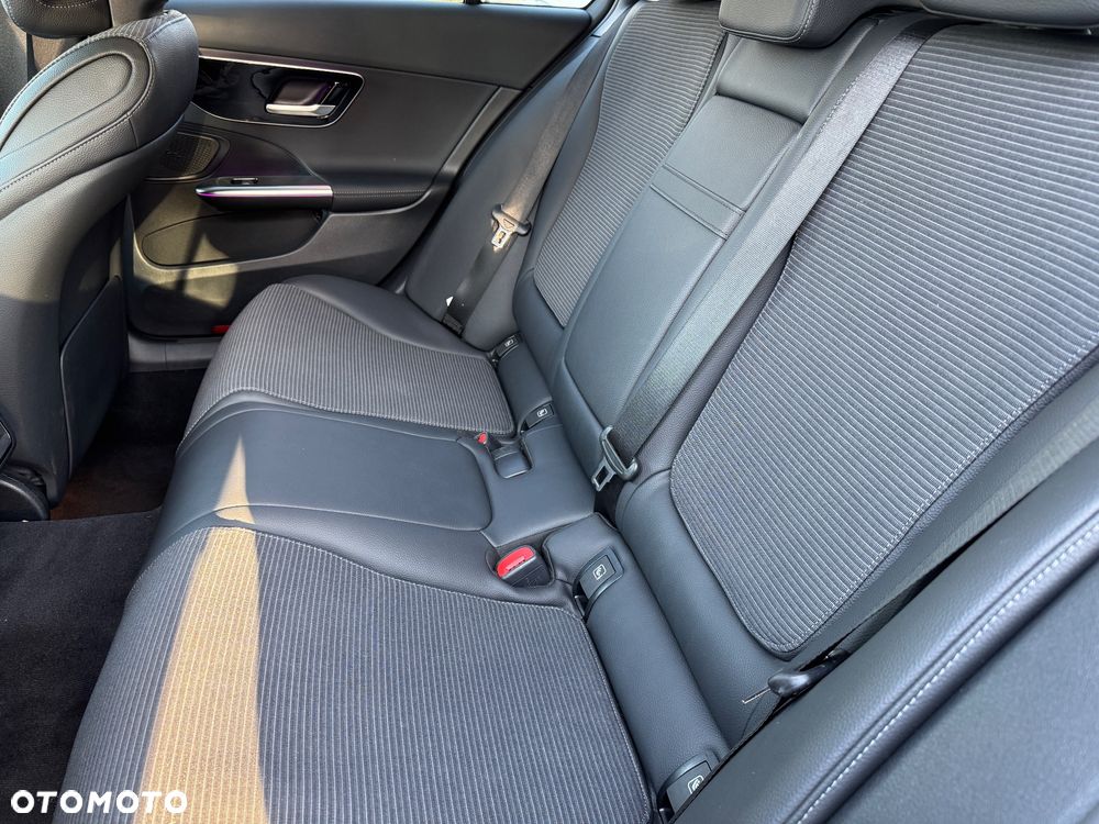 Mercedes-Benz Klasa C 200 d T 9G-TRONIC Edition Avantgarde - 12