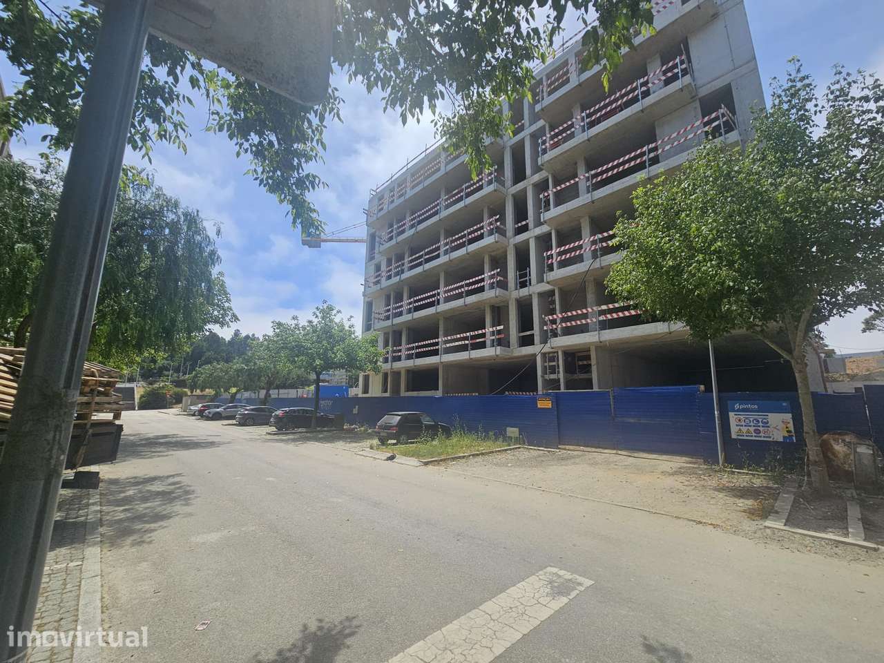 T3 Novo c/ Lugar de Garagem para 3 viaturas em Oliveira do Douro - Grande imagem: 2/60