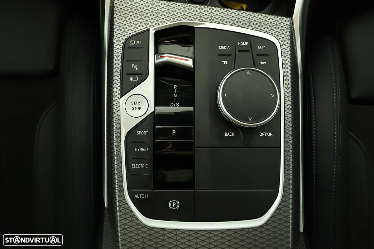 BMW 330 e Pack Desportivo M Auto - 18
