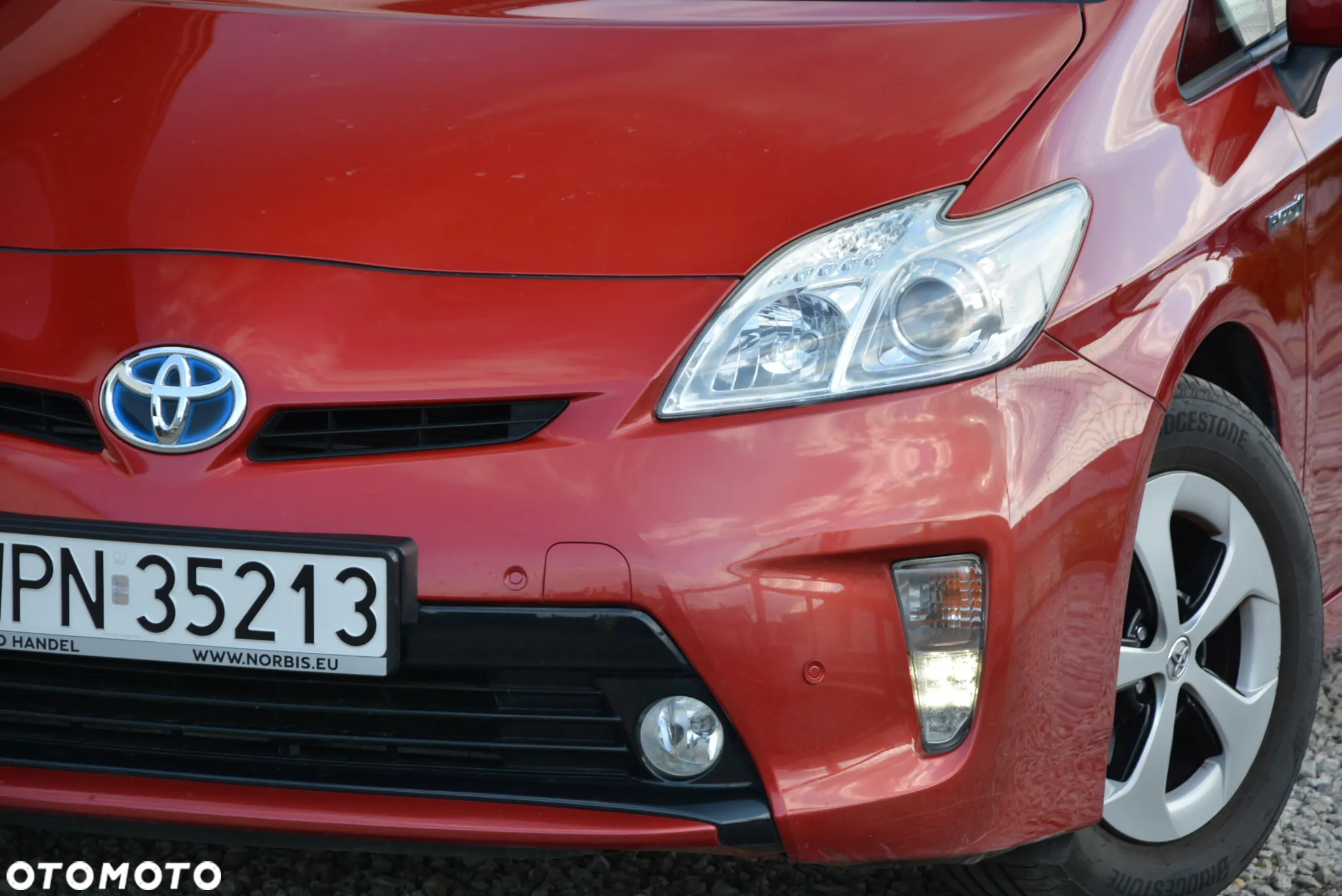 Toyota Prius 1.8 HSD Premium - 17
