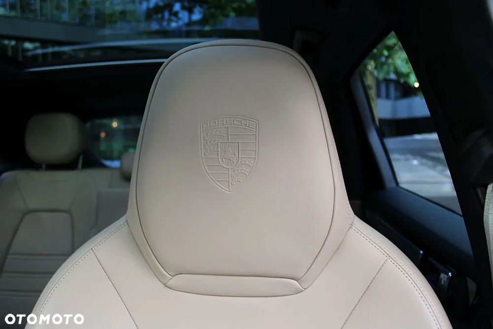 Porsche Cayenne Platinum Edition - 10