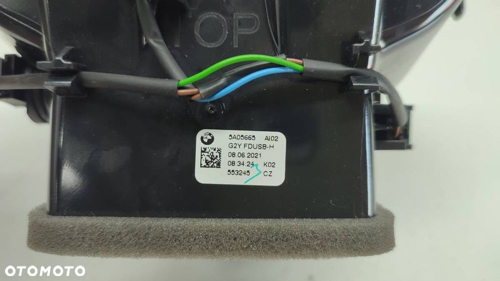 KRATKA NAWIEWU TYŁ ŁADOWARKA USB BMW G20 G21 2021 - 5