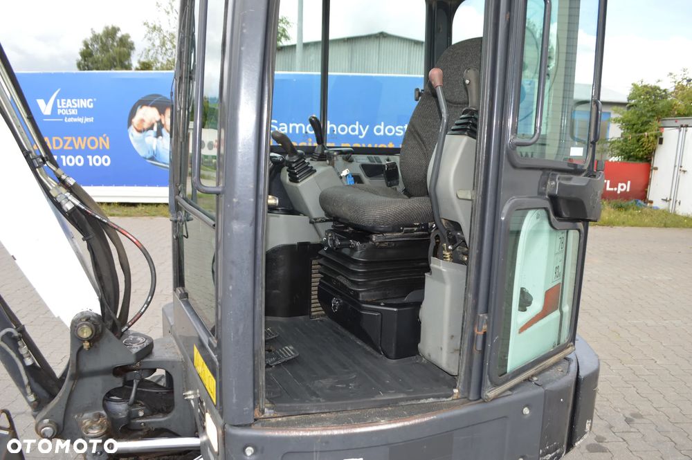 Bobcat E35 - 10