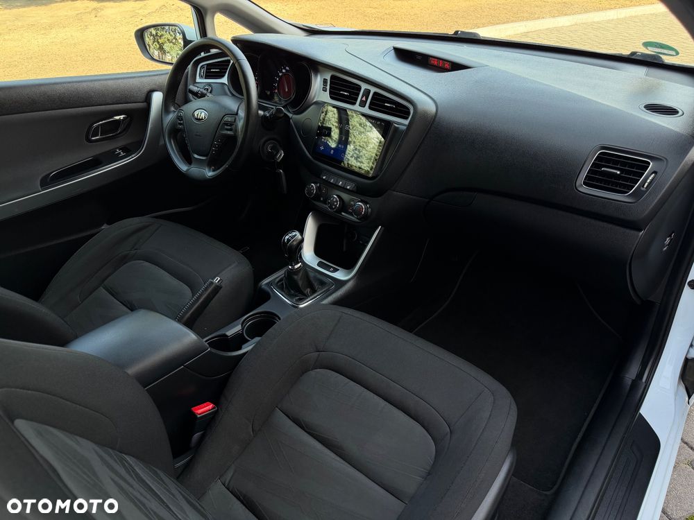 Kia Ceed 1.6 GDI Dream Team Edition - 23