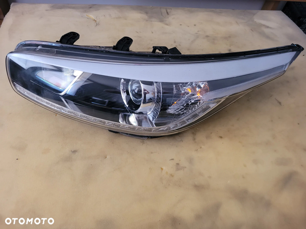 Lampa reflektor lewy przód LED Kia CEED II 92101-A2280