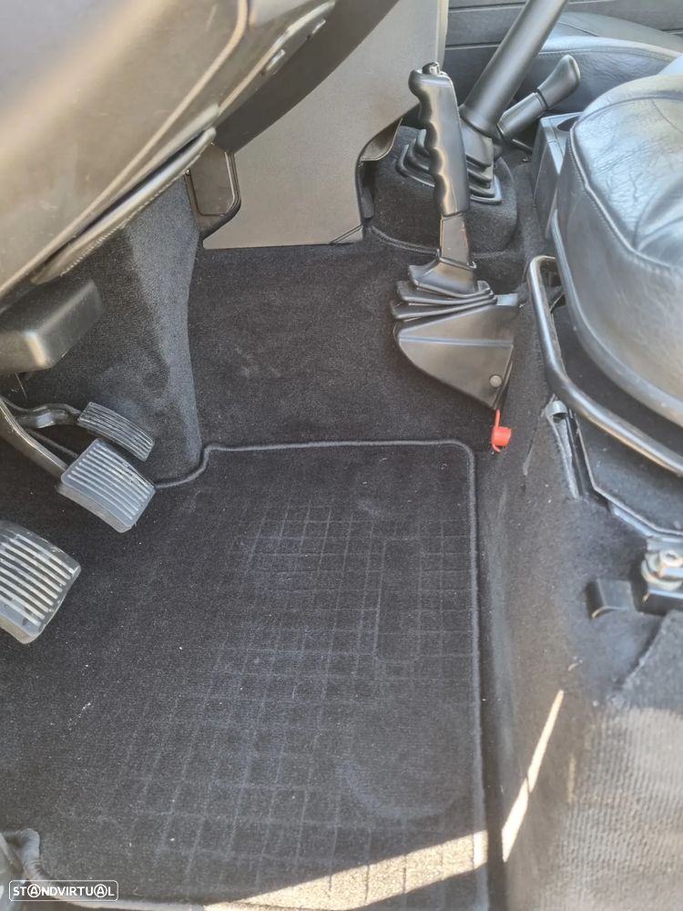 Land Rover Defender 90 SW 2.4 CRD S - 15