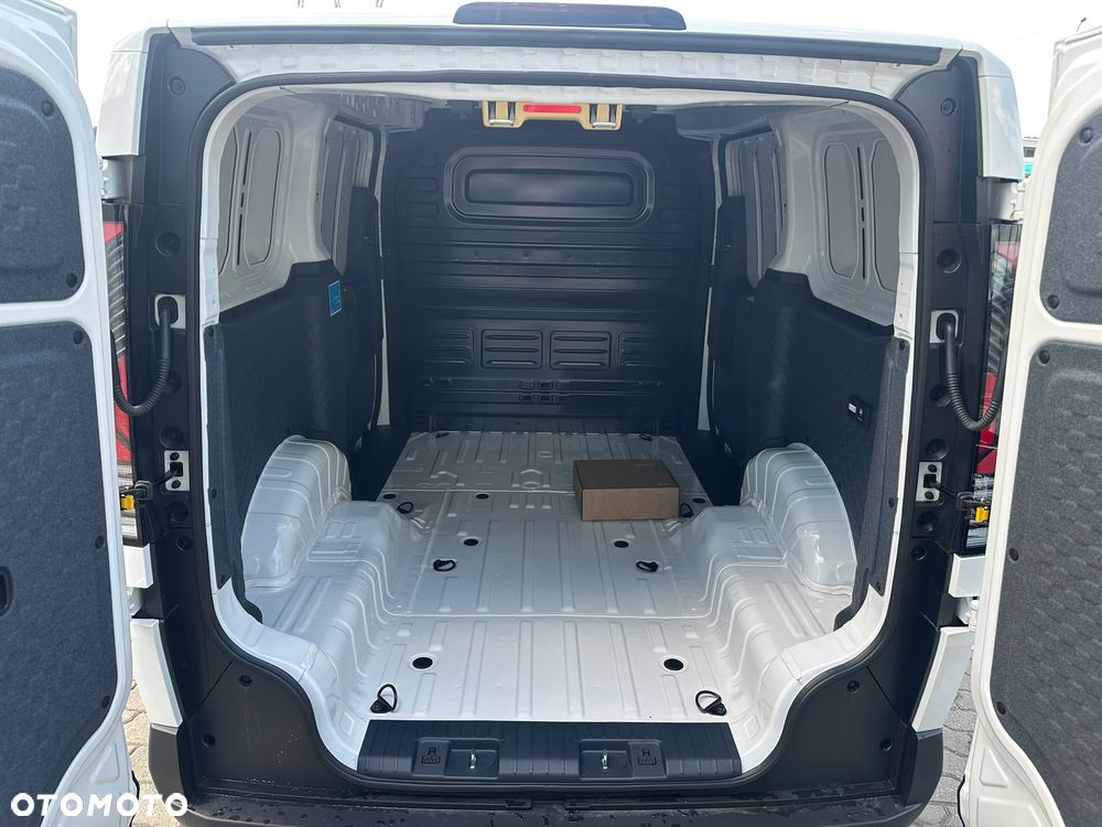 Kia PV5 - 8