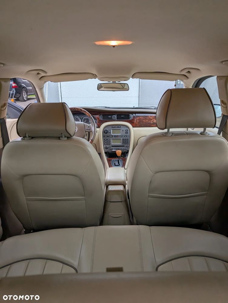 Jaguar X-Type ver-3-0-v6-4x4-executive - 9