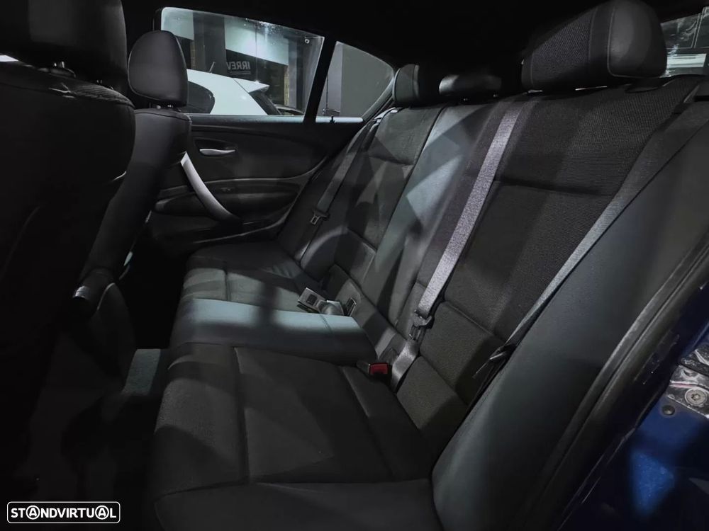BMW 118 d Pack M - 11