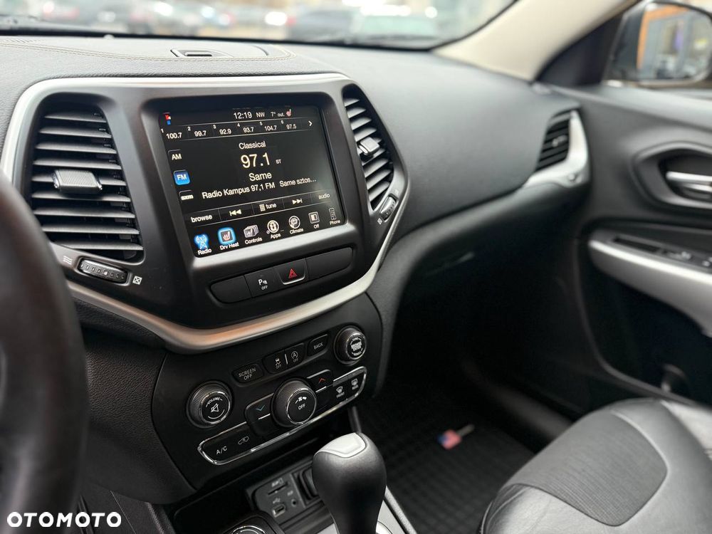 Jeep Cherokee - 18