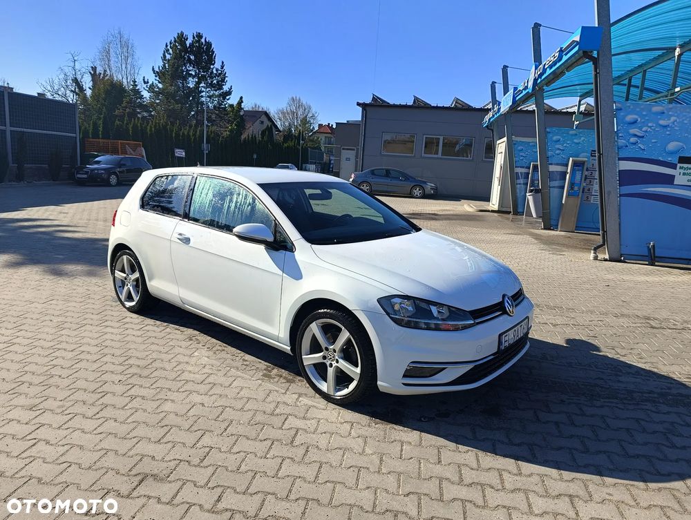 Volkswagen Golf - 1
