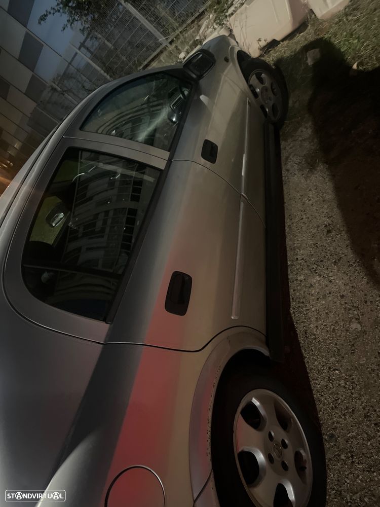 Opel Astra 1.4i 16V Family - 3