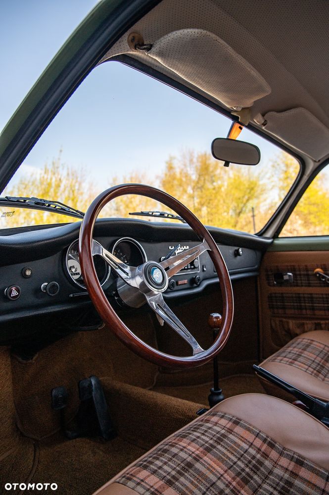 Volkswagen Karmann Ghia - 12
