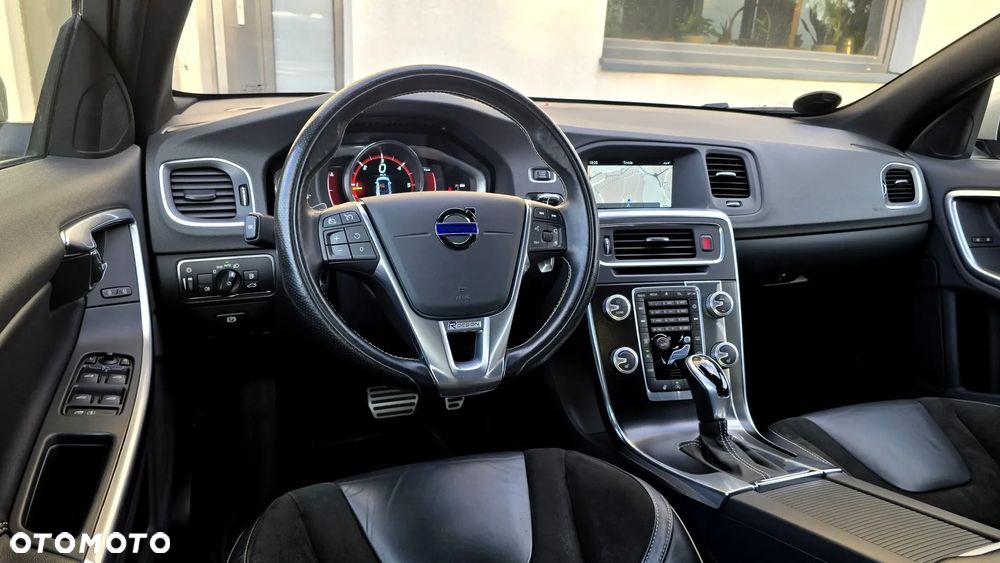 Volvo V60 D4 Geartronic RDesign - 25
