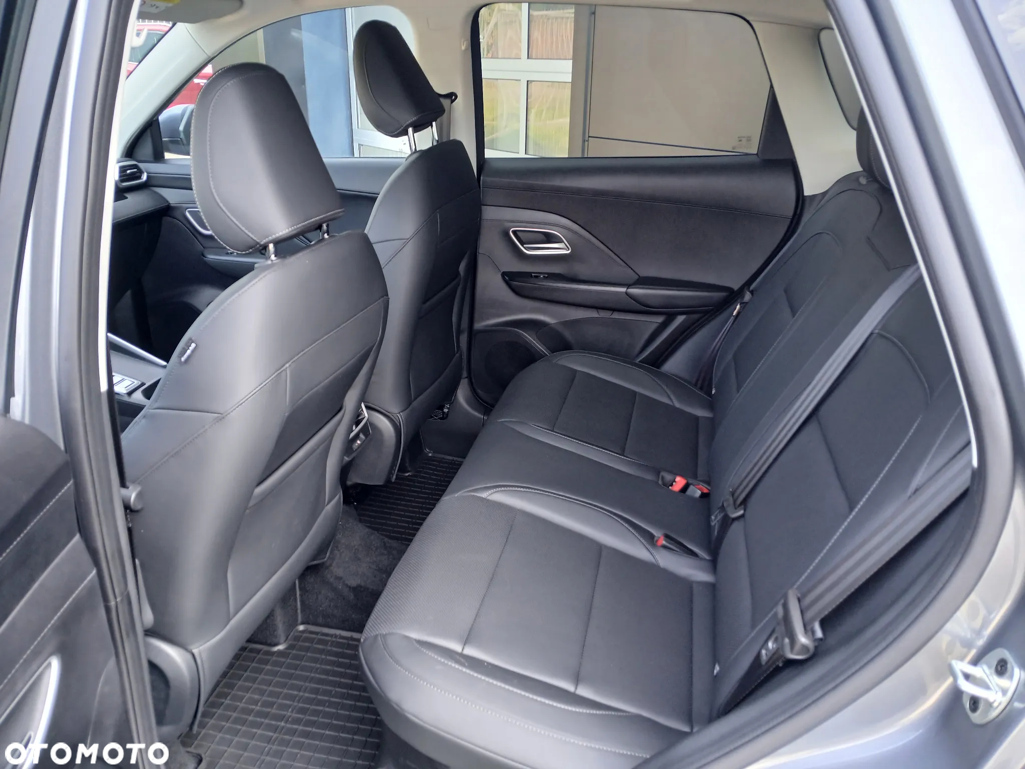 MG ZS Hybrid+ - 10