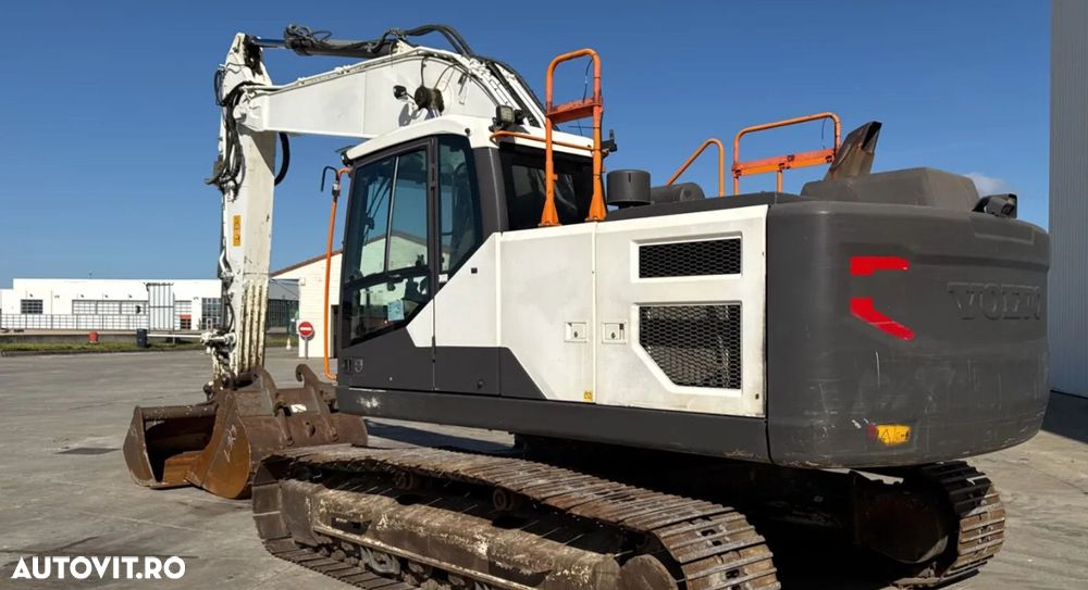 Volvo EC220EL Excavator - 10