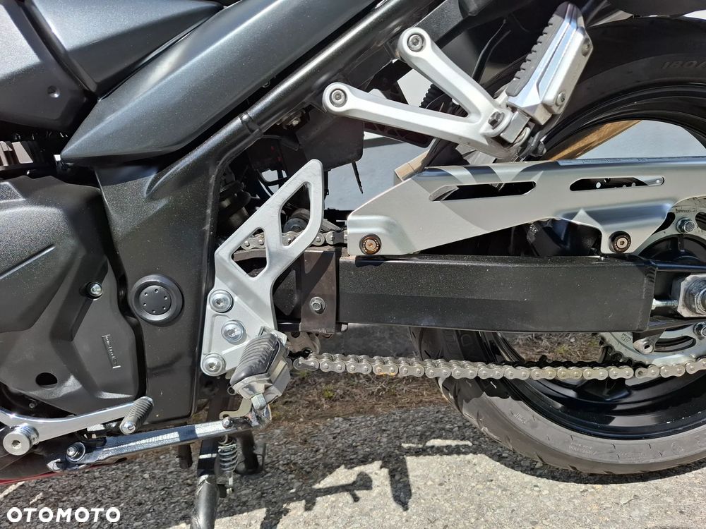 Suzuki GSX - 27
