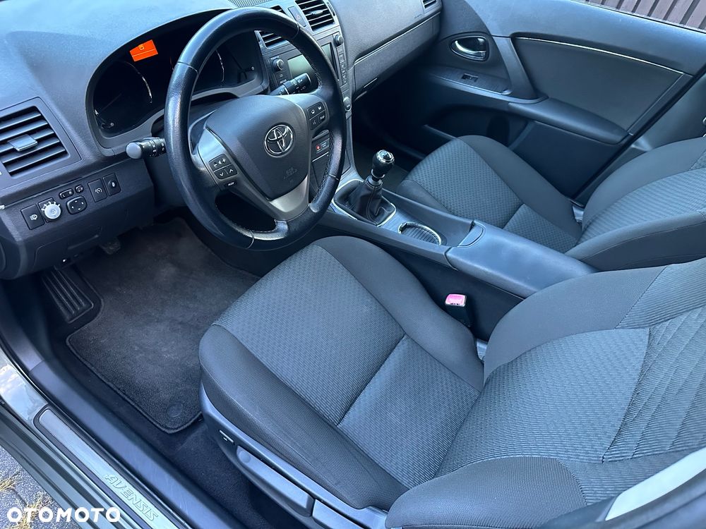 Toyota Avensis - 16