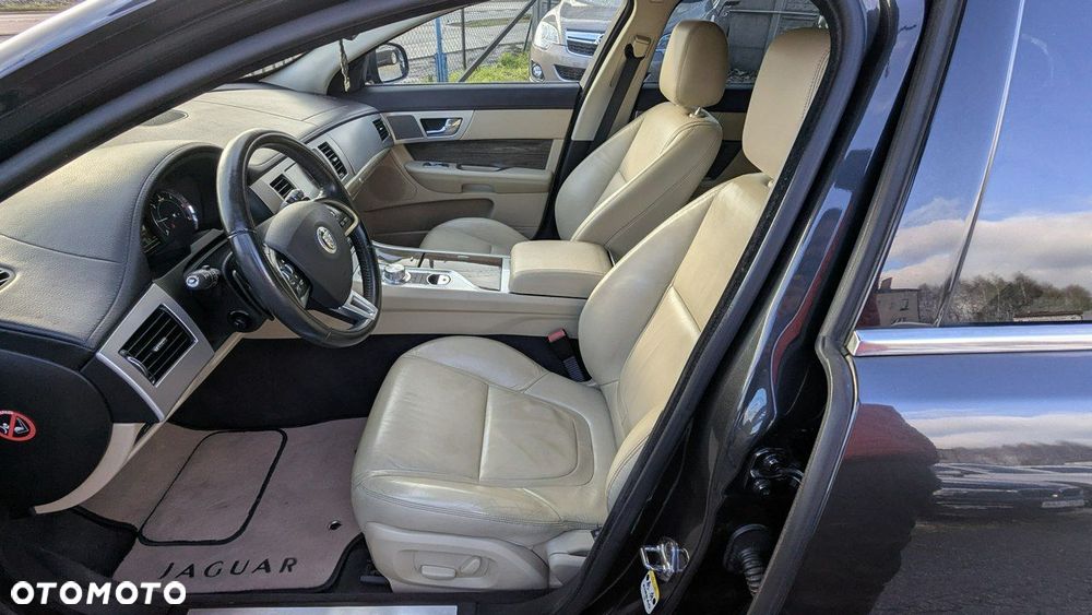 Jaguar XF - 14