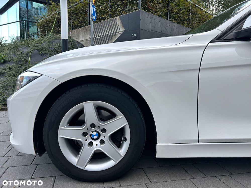 BMW Seria 3 316i - 24