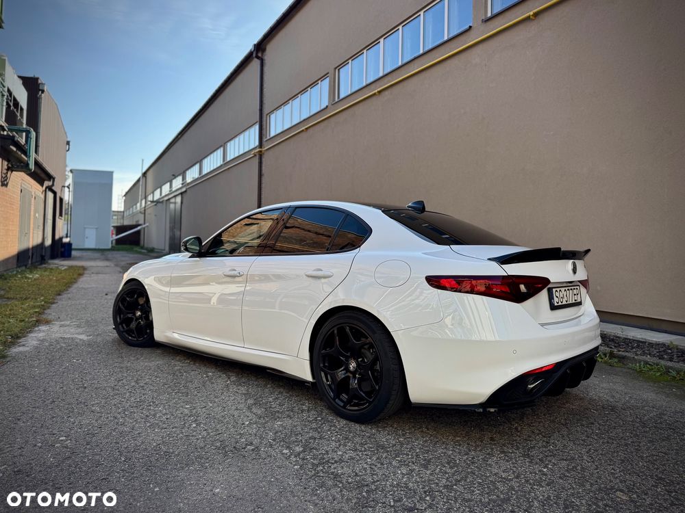 Alfa Romeo Giulia - 5
