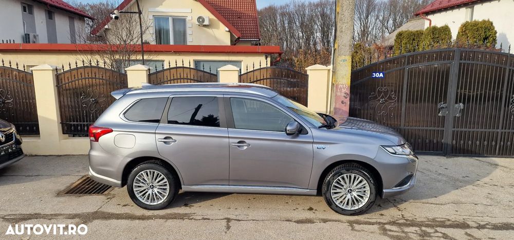 Mitsubishi Outlander 2.4 4WD Diamant+ - 32