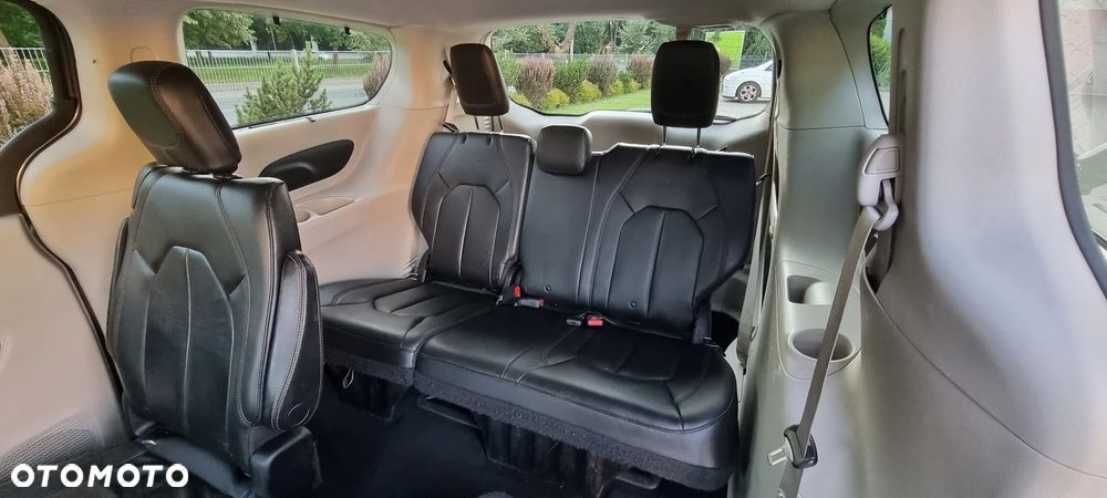 Chrysler Pacifica - 29