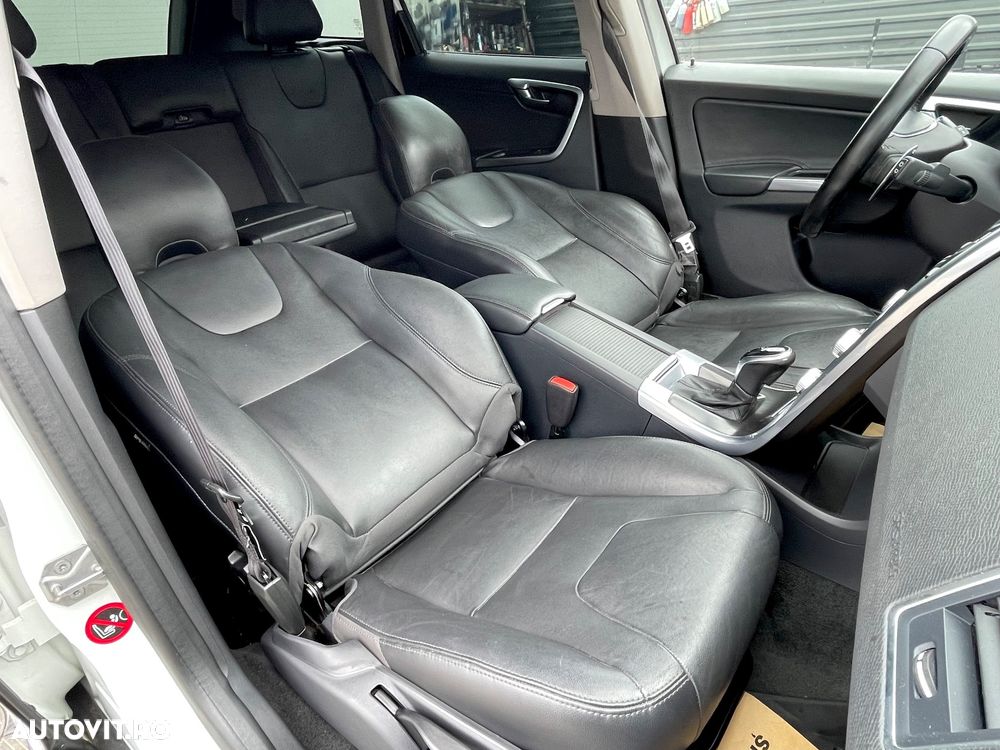 Volvo XC 60 D5 AWD Aut. Momentum - 11