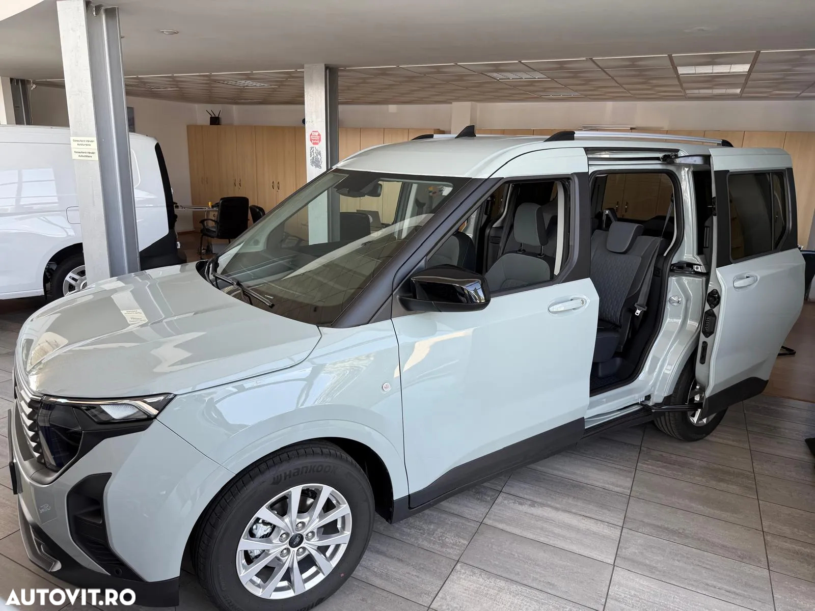 Ford Tourneo Courier 1.0 EcoBoost Titanium - 2