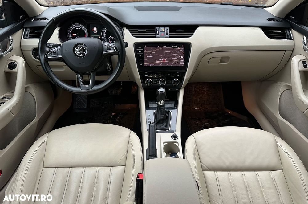 Skoda Octavia 1.6 TDI DSG Style - 6