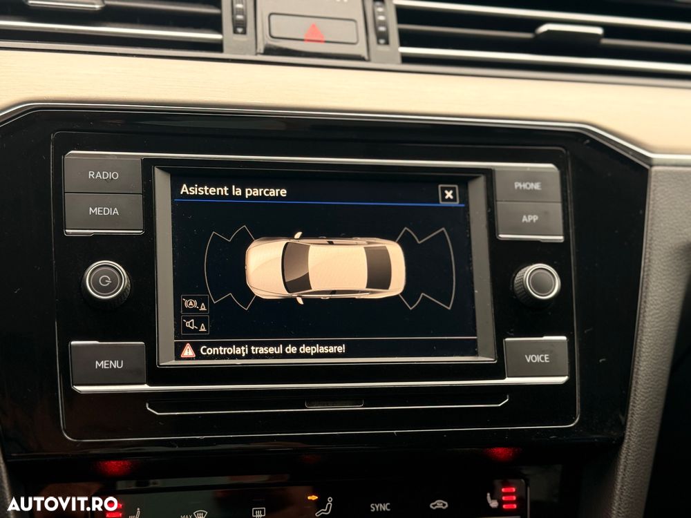 Volkswagen Passat - 11