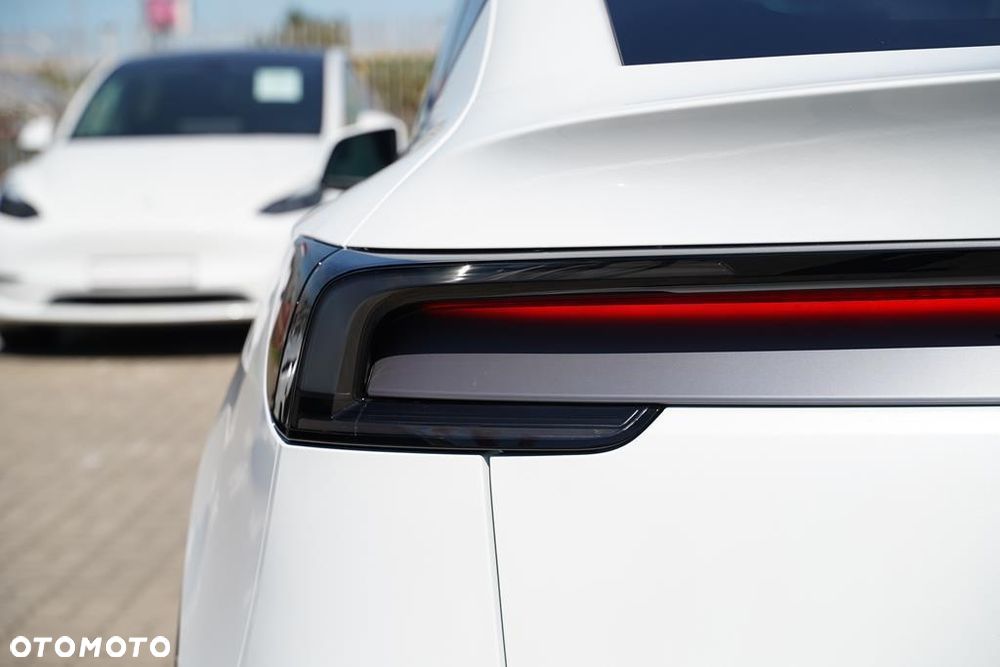 Tesla Model Y 79kWh Long Range RWD - 25