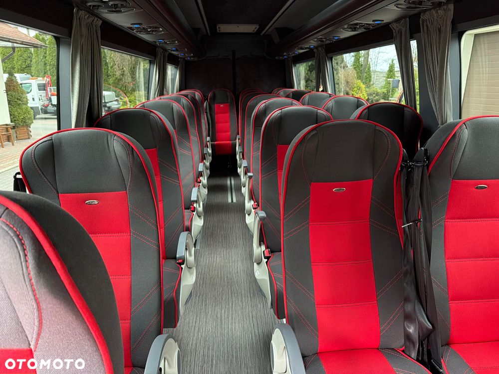 Iveco DAILY AUTOBUS 24 MIEJSCA / PRZEWÓZ OSÓB NIEPEŁNOSPRAWNYCH / KLIMA POSTOJOWA / WEBASTO / TELEWIZOR / LEDY W ŚRODKU KOLOROWE / Salon Polska/ Nowe Opony/Jak Nowe/Mały Przebieg/ - 27