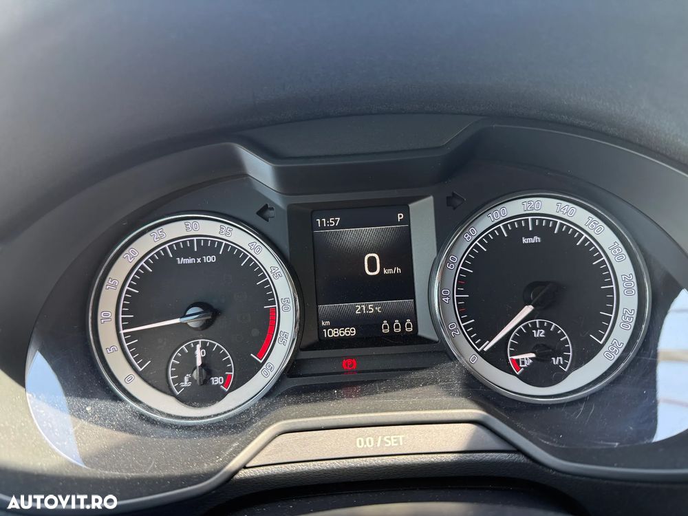 Skoda Octavia 1.6 TDI DSG Ambition - 8