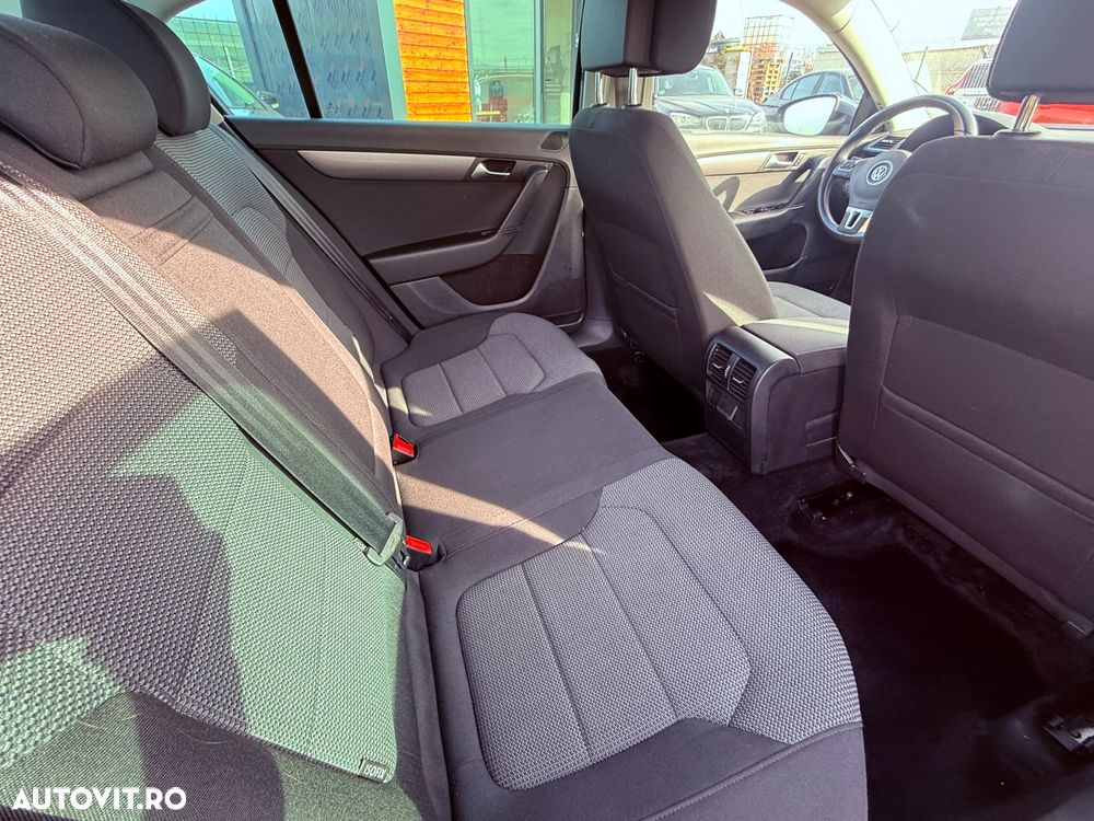 Volkswagen Passat 2.0 TDI BlueMotion Tehnology Comfortline - 9