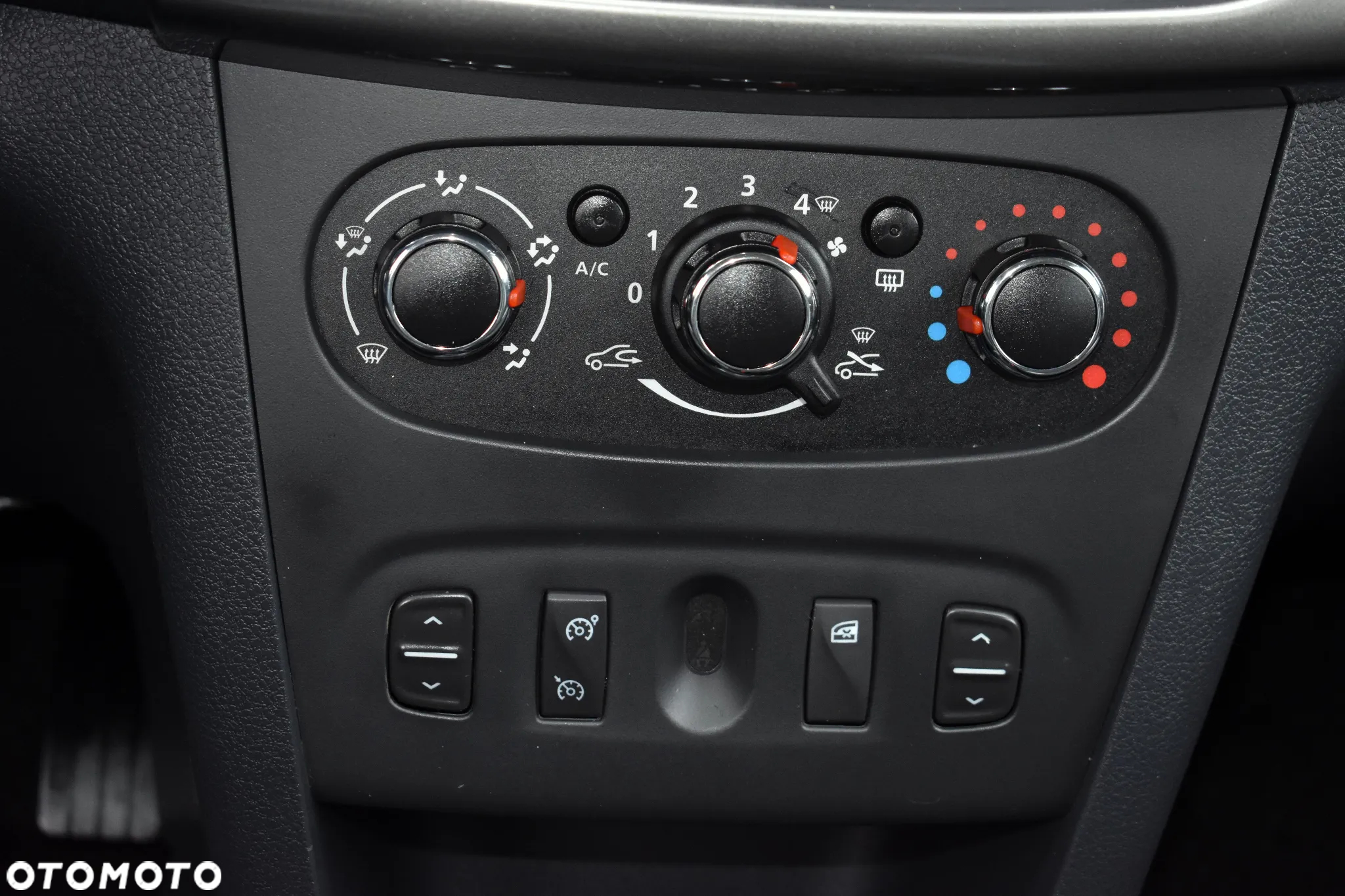 Dacia Sandero Stepway dCi 90 (S&S) Essential - 28