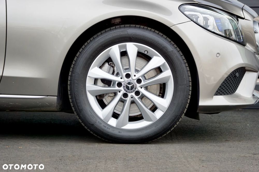 Mercedes-Benz Klasa C 300 9G-TRONIC Avantgarde - 16