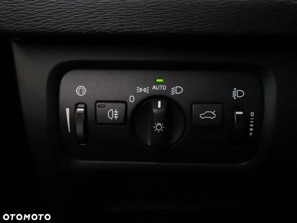 Volvo V40 T2 Kinetic - 31