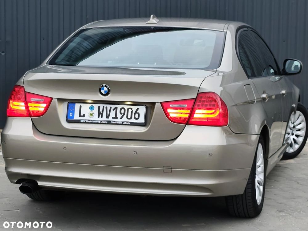 BMW Seria 3 318i Edition Exclusive - 16