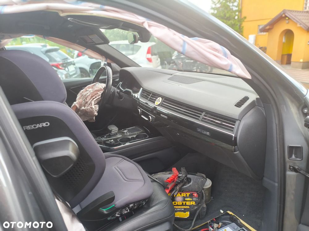 Audi Q7 - 11