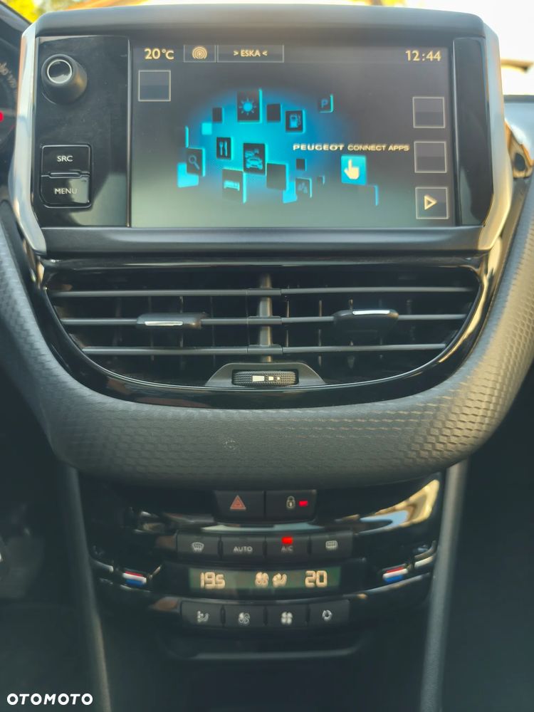 Peugeot 2008 1.2 Pure Tech Style S&S - 17