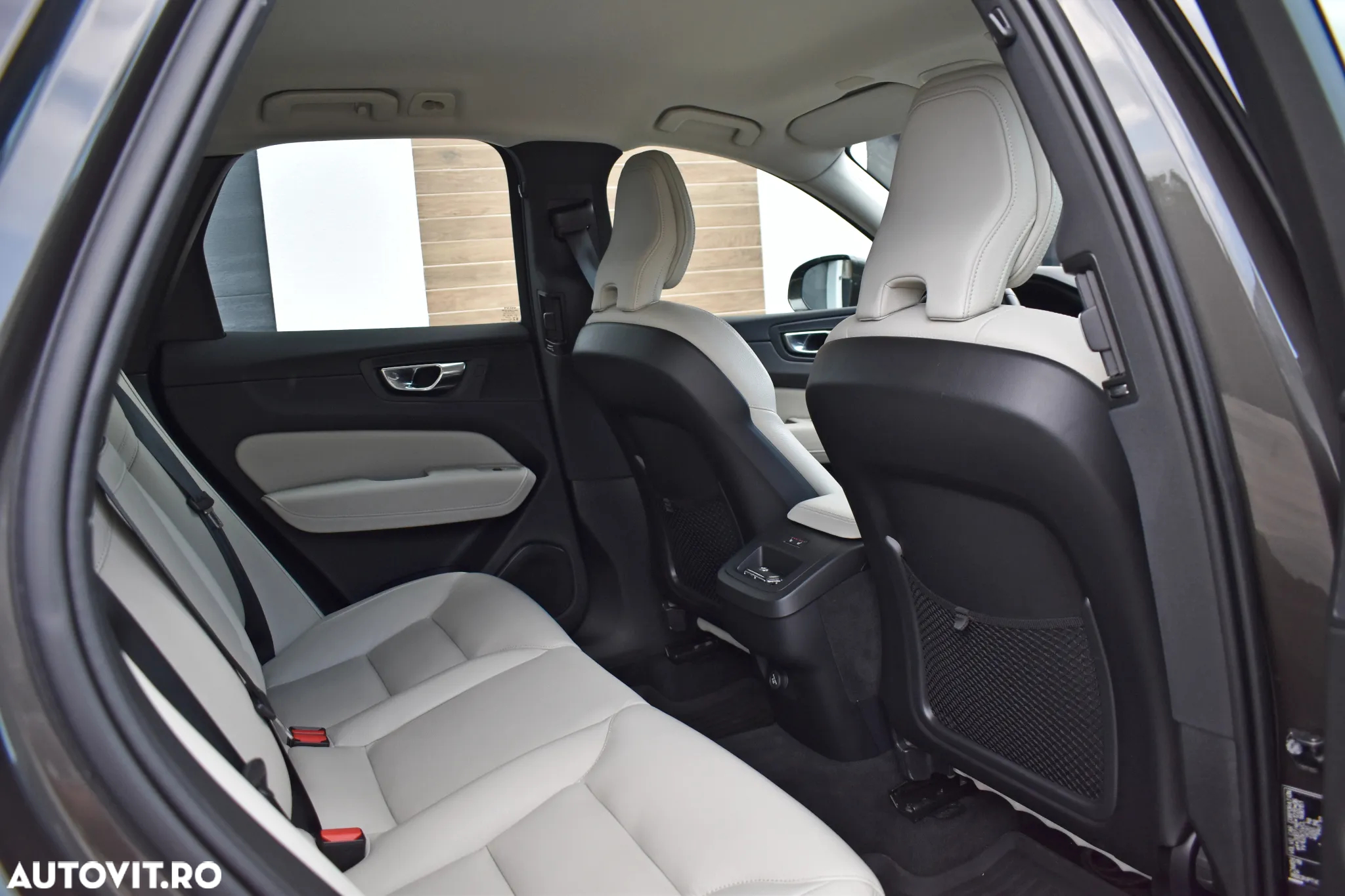 Volvo XC 60 B4 MHEV AT8 AWD Inscription - 14