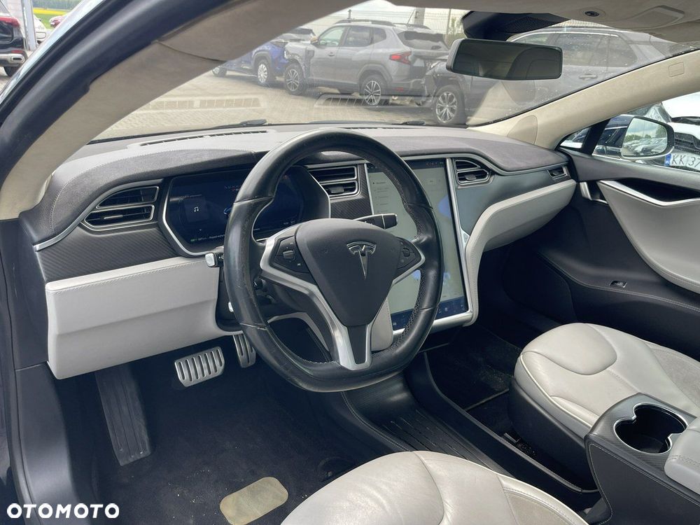 Tesla Model S 85 - 10